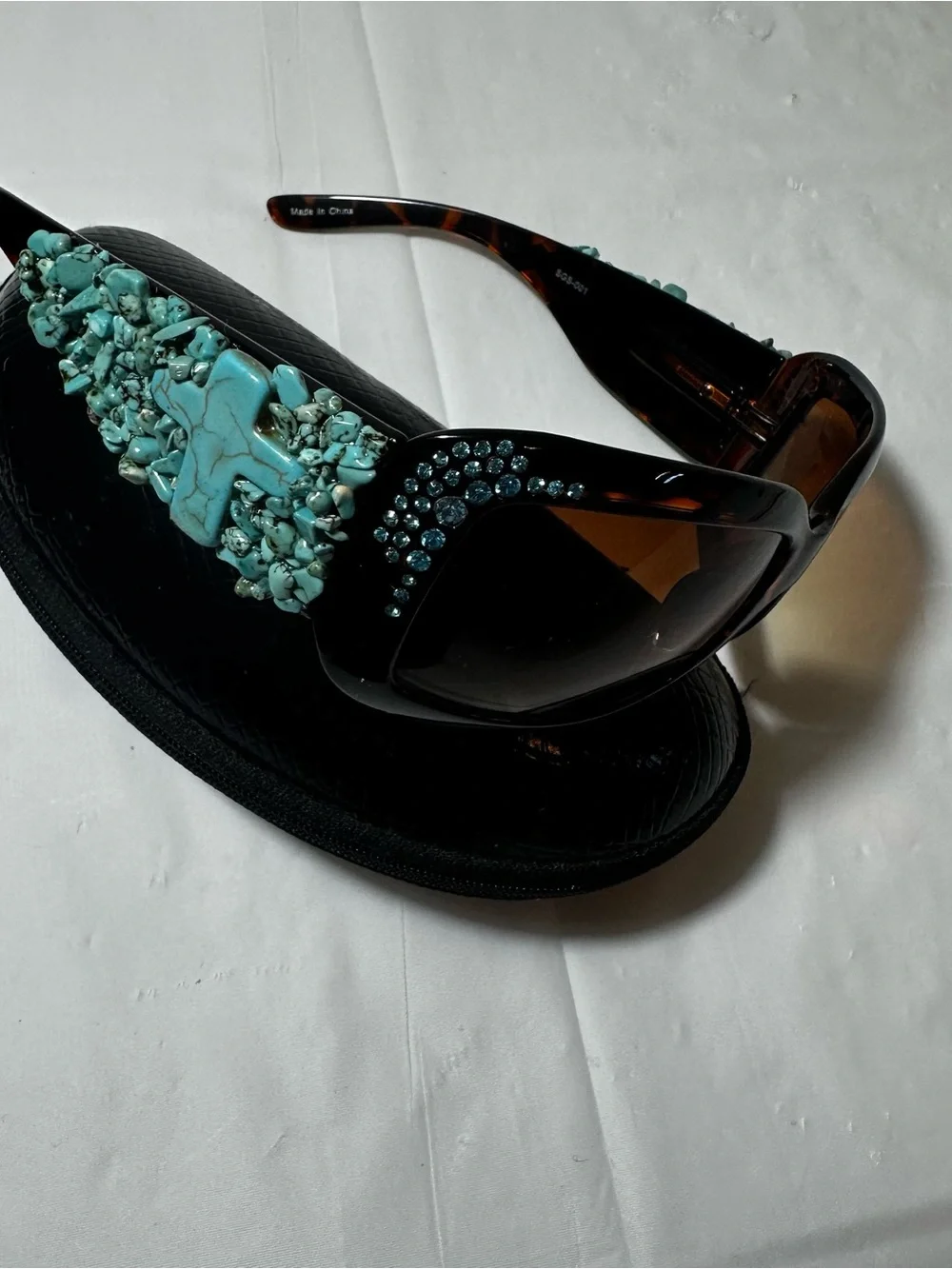 Tortoise Frame Sunglasses with Turquoise Bead Detailing WESTERN Wear from Wy